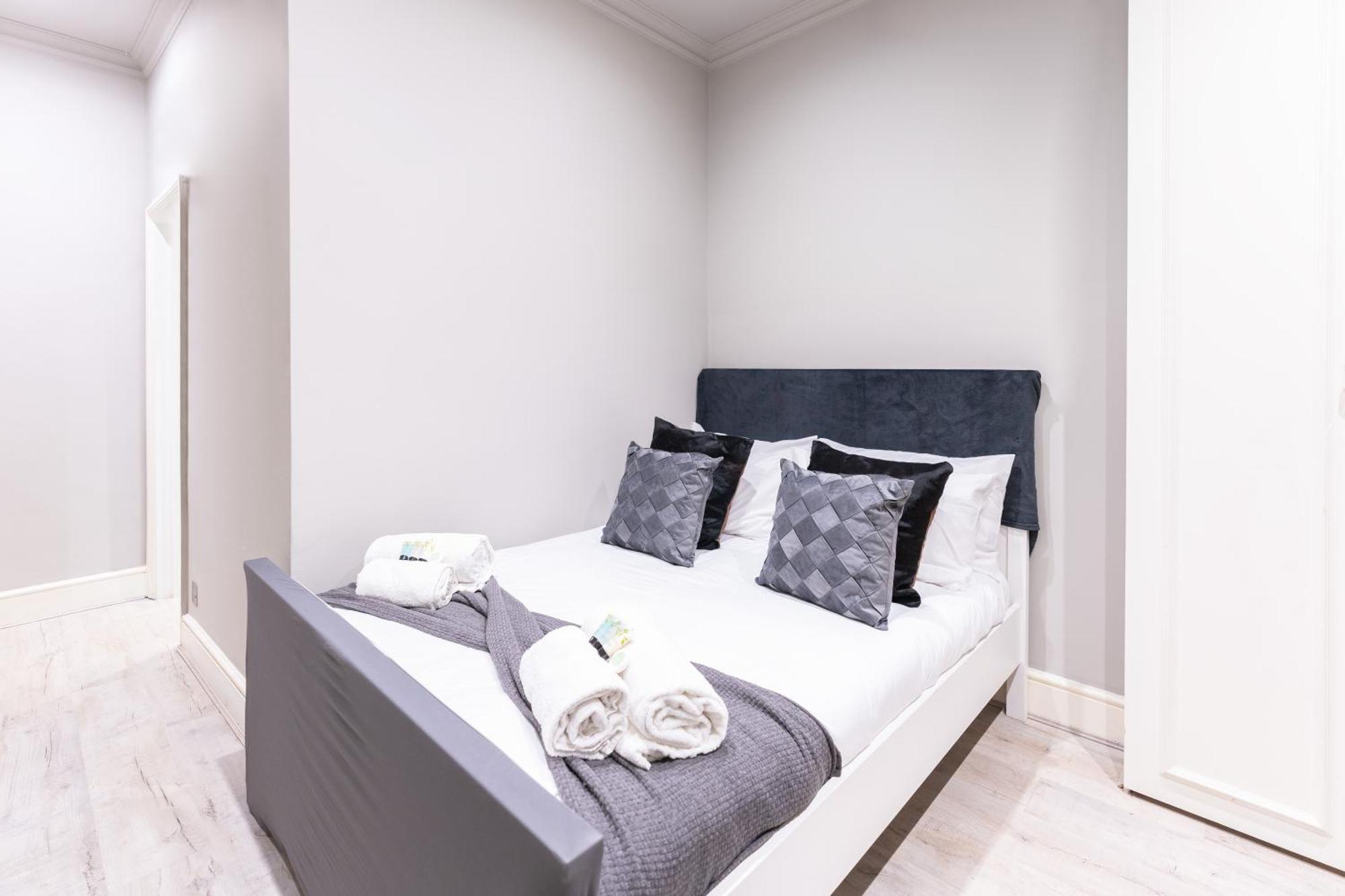 Luxury 3 Bedroom Flat With Balcony In Westbourne Park Londra Exterior foto